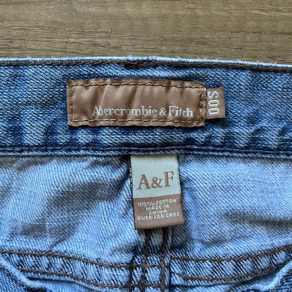 EUC Light Wash Abercrombie Jeans - Picture 2 of 3